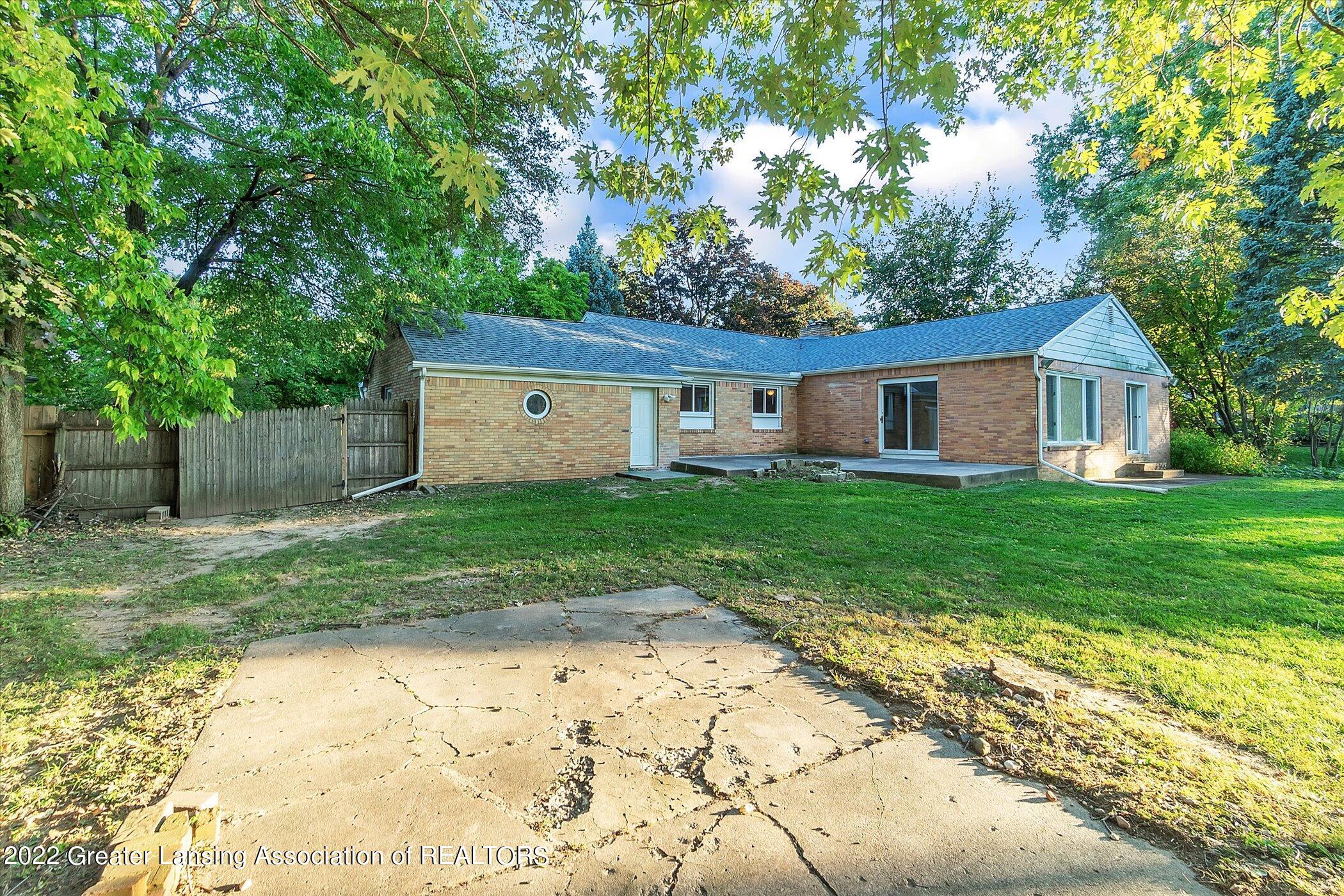 2731 Arlington Road Lansing, MI 48906 - Photo 26 of 30 27-2731-Arlington-Rd-WindowStill-Real-Es