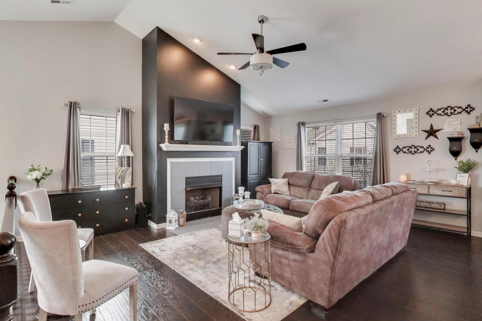 2325 Georgetown Circle Aurora, IL 60503 - Photo 5 of 40