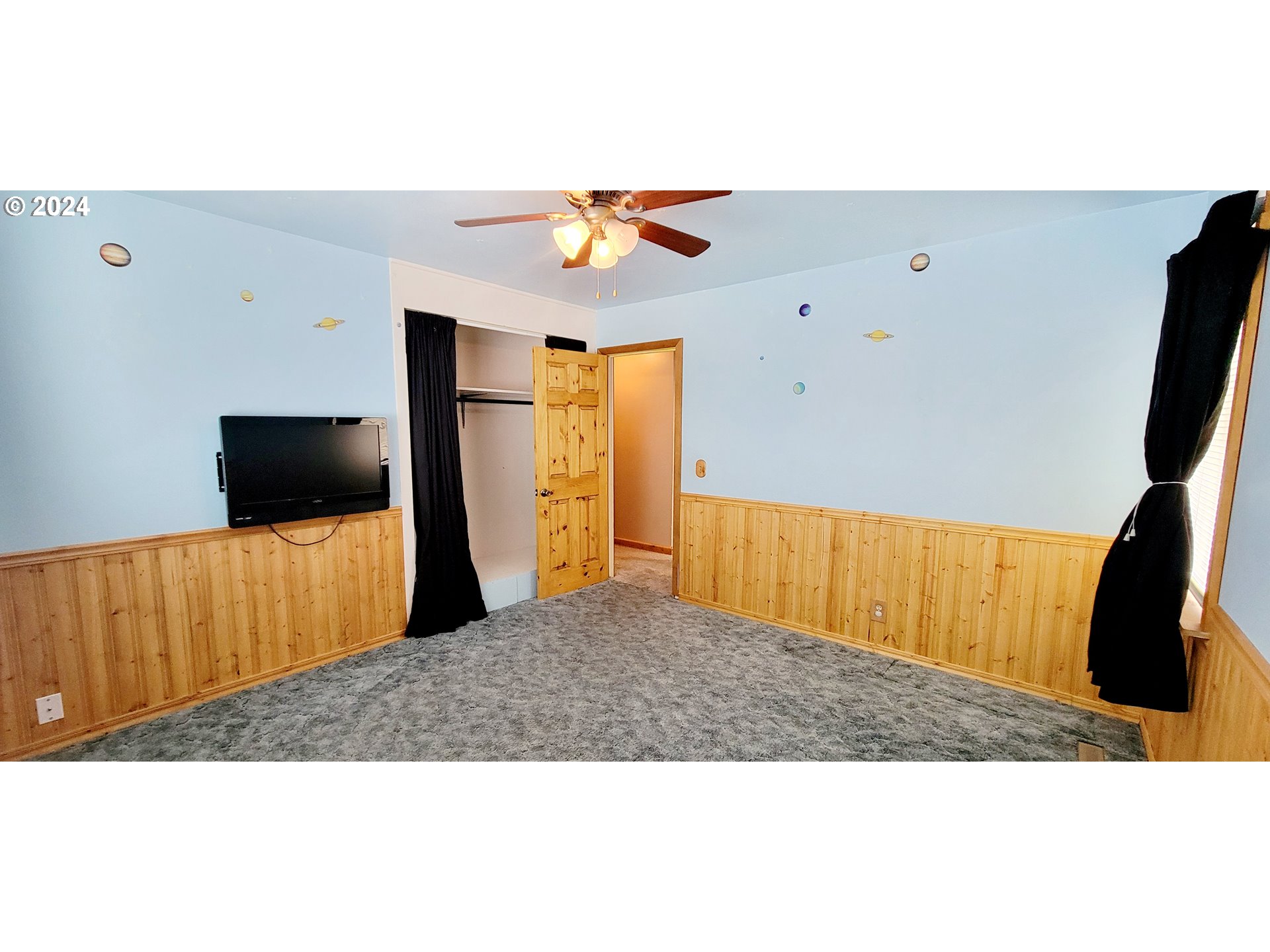611 East 3rd Avenue Riddle, OR 97469 - Photo 23 of 42 a living room with a flat screen tv