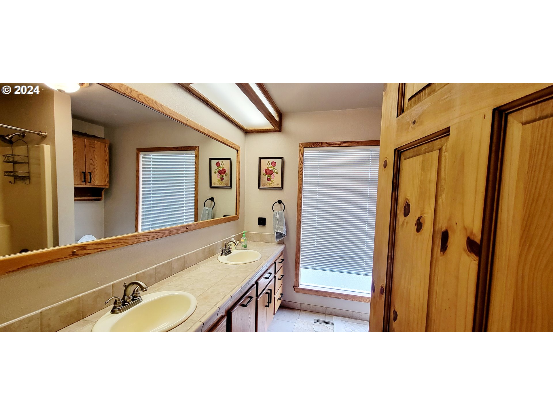 611 East 3rd Avenue Riddle, OR 97469 - Photo 25 of 42 a bathroom with a bathtub and a shower
