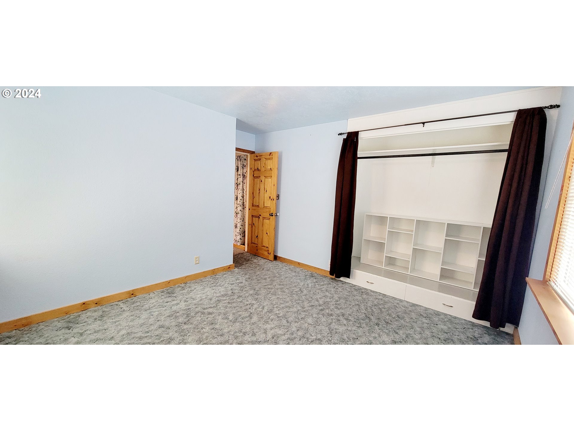 611 East 3rd Avenue Riddle, OR 97469 - Photo 28 of 42 a view of an empty room with wooden floor and a window