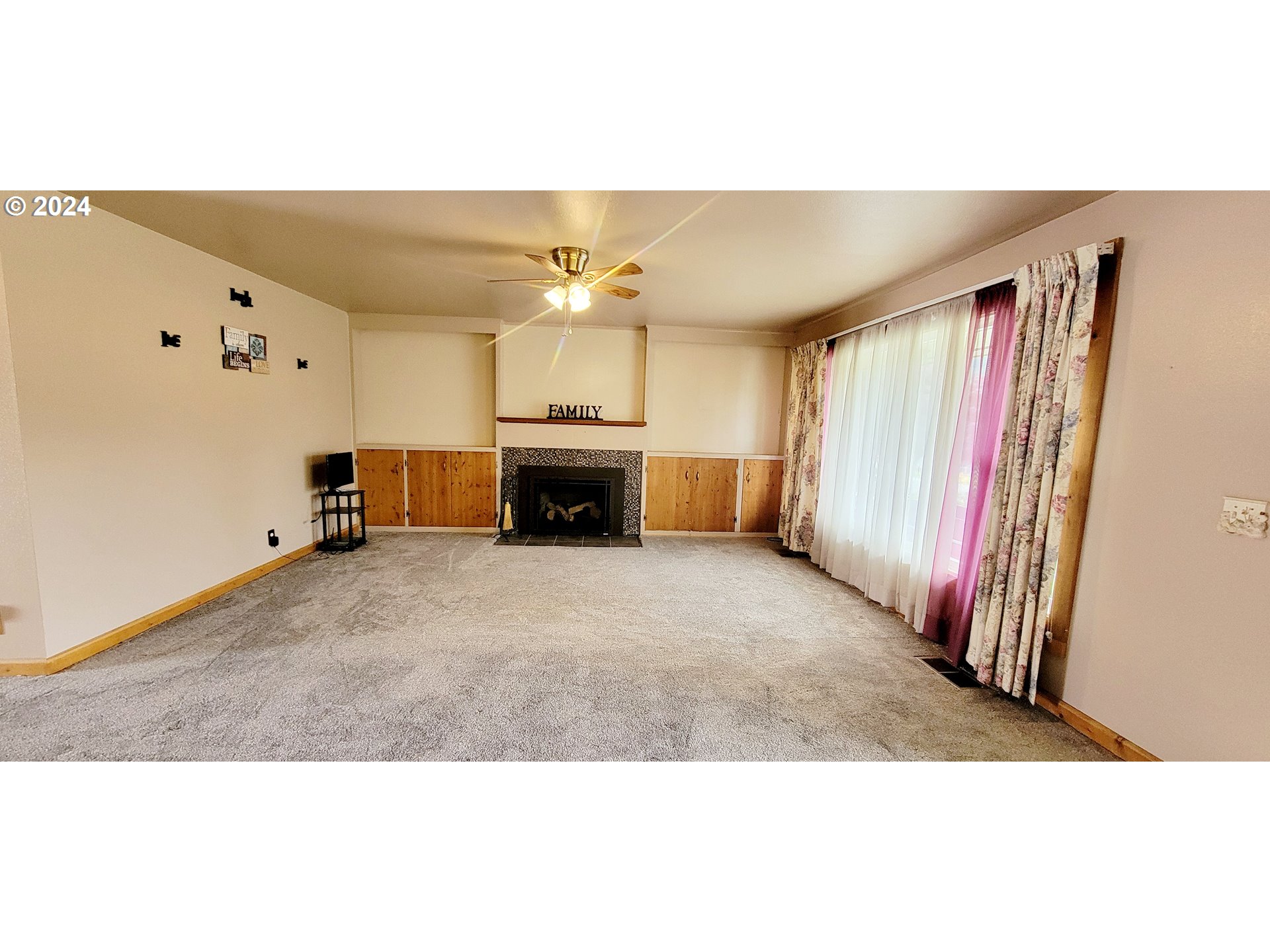 611 East 3rd Avenue Riddle, OR 97469 - Photo 42 of 42 a view of livingroom with furniture and window