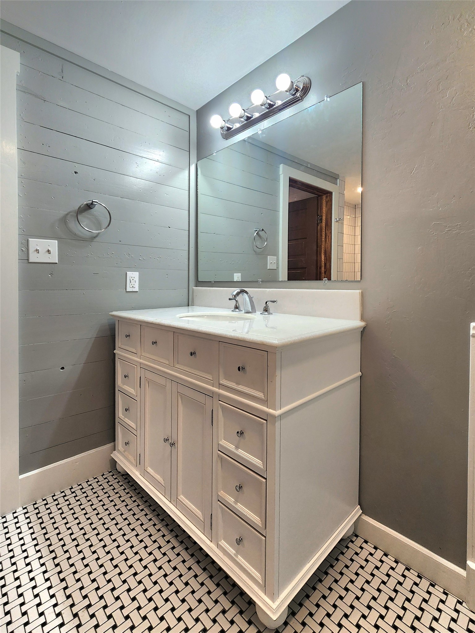 1818 Kane Street, Unit 1 Houston, TX 77007 - Photo 10 of 27 Bathroom vanity.