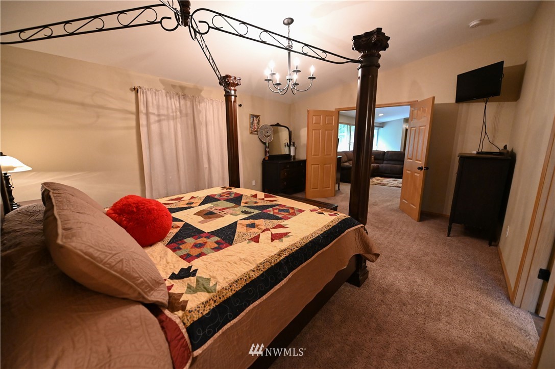 6430 Southeast King Road Port Orchard, WA 98367 - Photo 11 of 25 Gallery Image 11