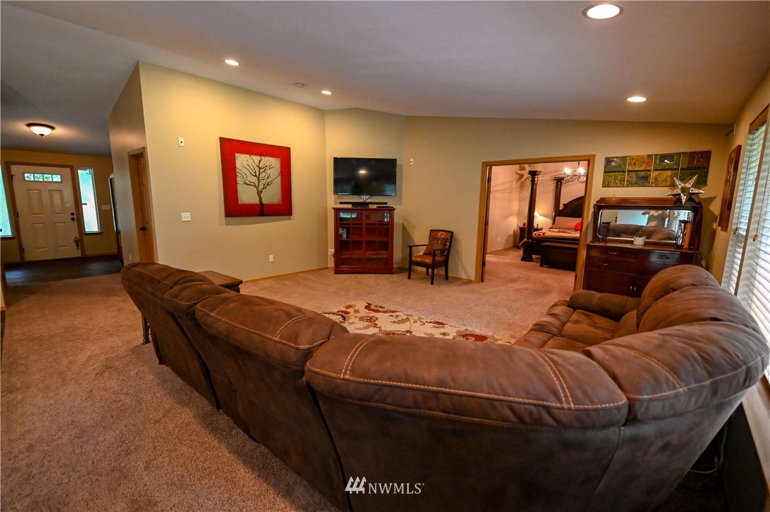 6430 Southeast King Road Port Orchard, WA 98367 - Photo 6 of 25 Gallery Image 6