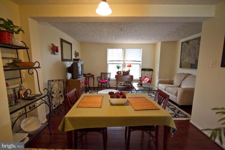 1635 Fieldthorn Drive Reston, VA 20194 - Photo 5 of 20 Living Room/Dining Room