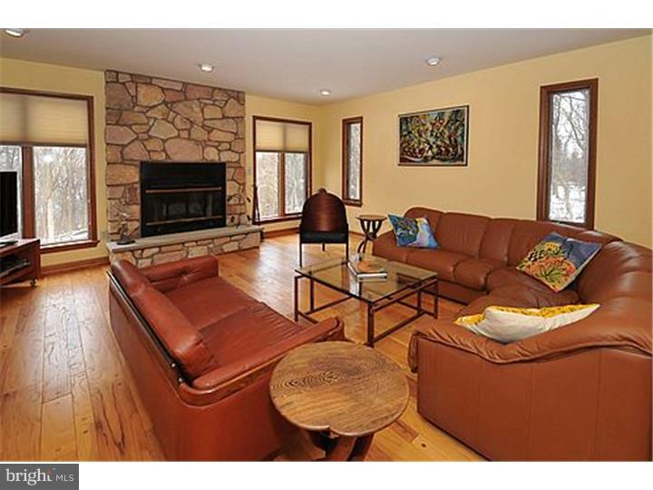 611 Harts Ridge Road Conshohocken, PA 19428 - Photo 12 of 25 Living Room