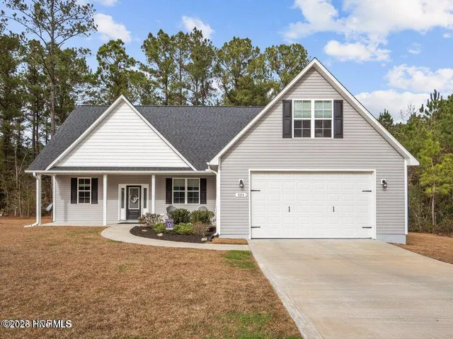 $330,000 | 305 Brinley Place, Maple Hill, NC 28454