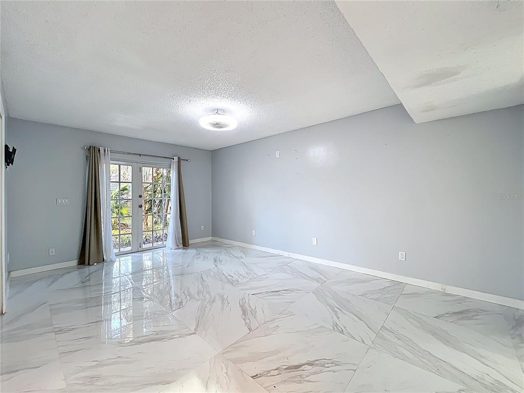622 Anhinga Road Winter Springs, FL 32708 - Photo 19 of 53 a view of an empty room with a window