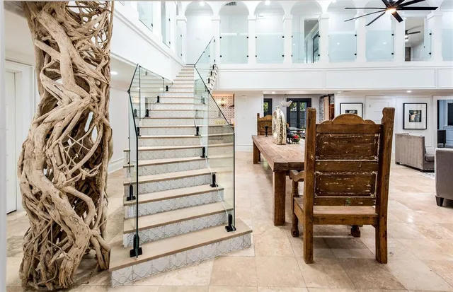 a view of entryway with a front door