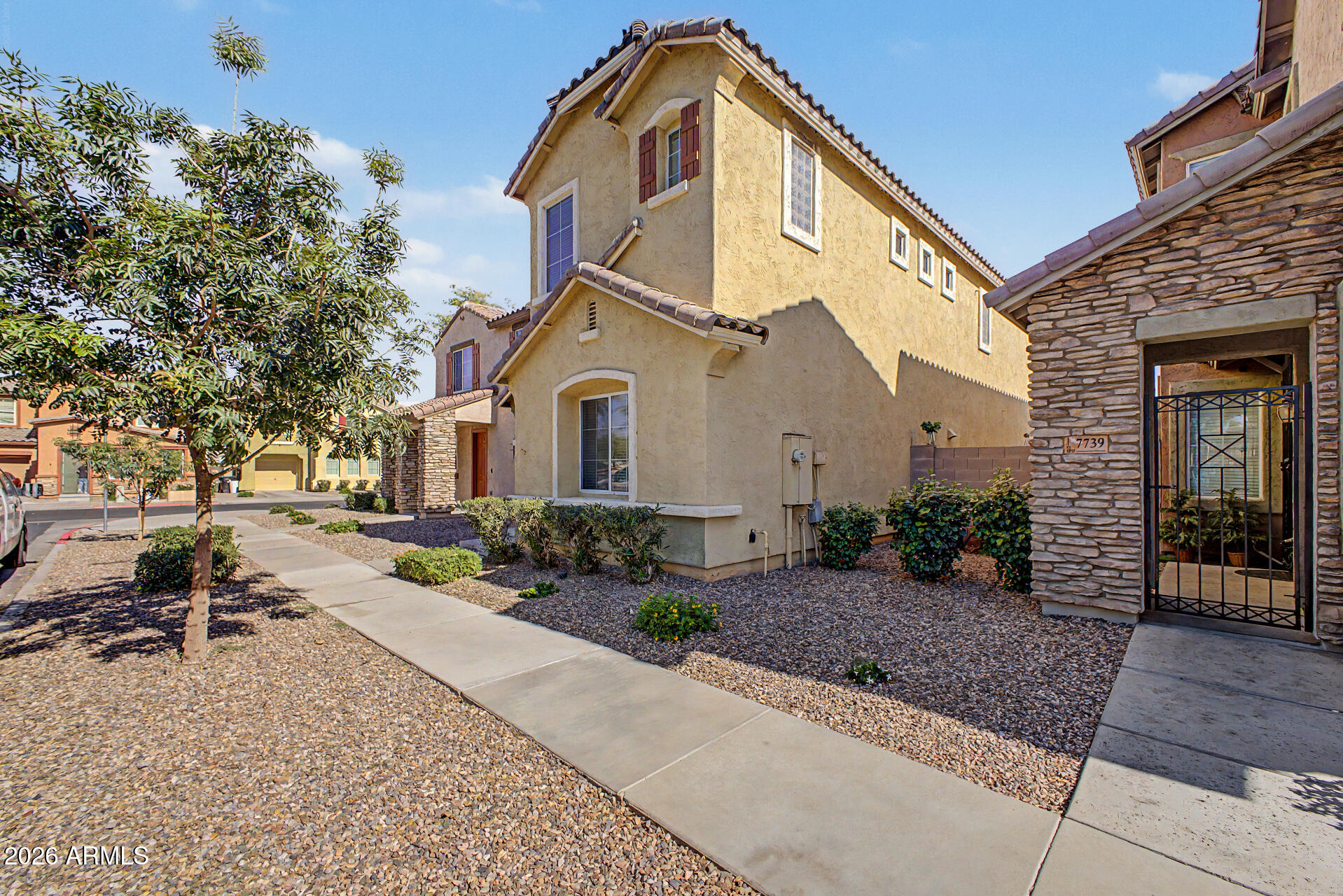 7735 West Eaton Road Phoenix, AZ 85035 - Photo 3 of 83 03 - Eaton