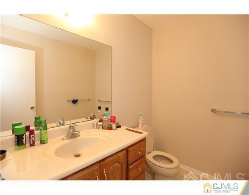 21 Woodbury Road Edison, NJ 08820 - Photo 11 of 14