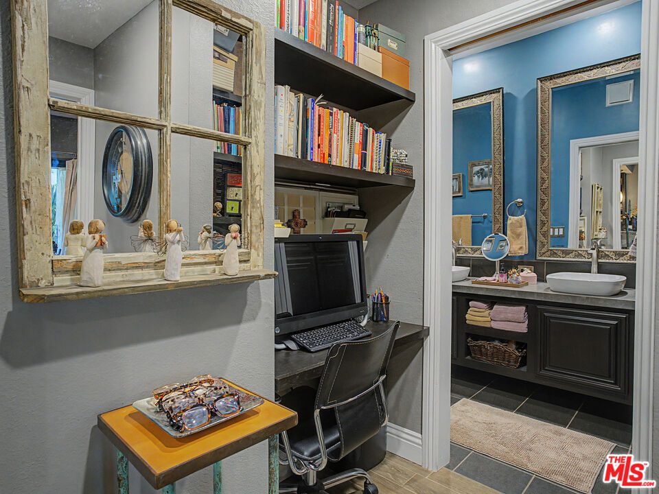 8675 Falmouth Avenue, Unit 110 Playa del Rey, CA 90293 - Photo 11 of 32