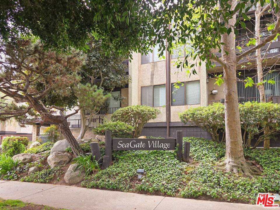 8675 Falmouth Avenue, Unit 110 Playa del Rey, CA 90293 - Photo 17 of 32