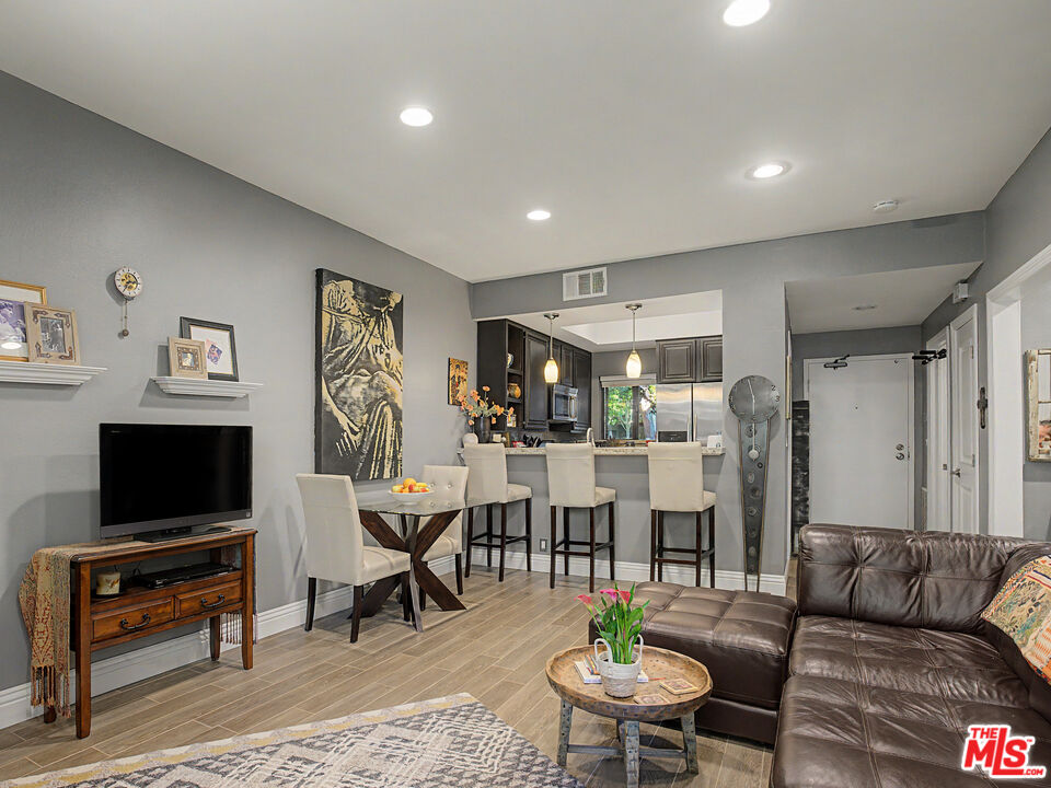 8675 Falmouth Avenue, Unit 110 Playa del Rey, CA 90293 - Photo 2 of 32