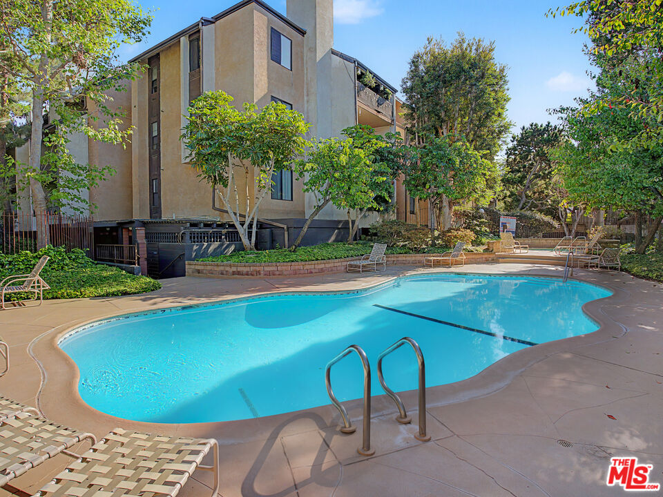 8675 Falmouth Avenue, Unit 110 Playa del Rey, CA 90293 - Photo 22 of 32