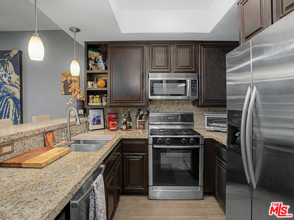 8675 Falmouth Avenue, Unit 110 Playa del Rey, CA 90293 - Photo 5 of 32