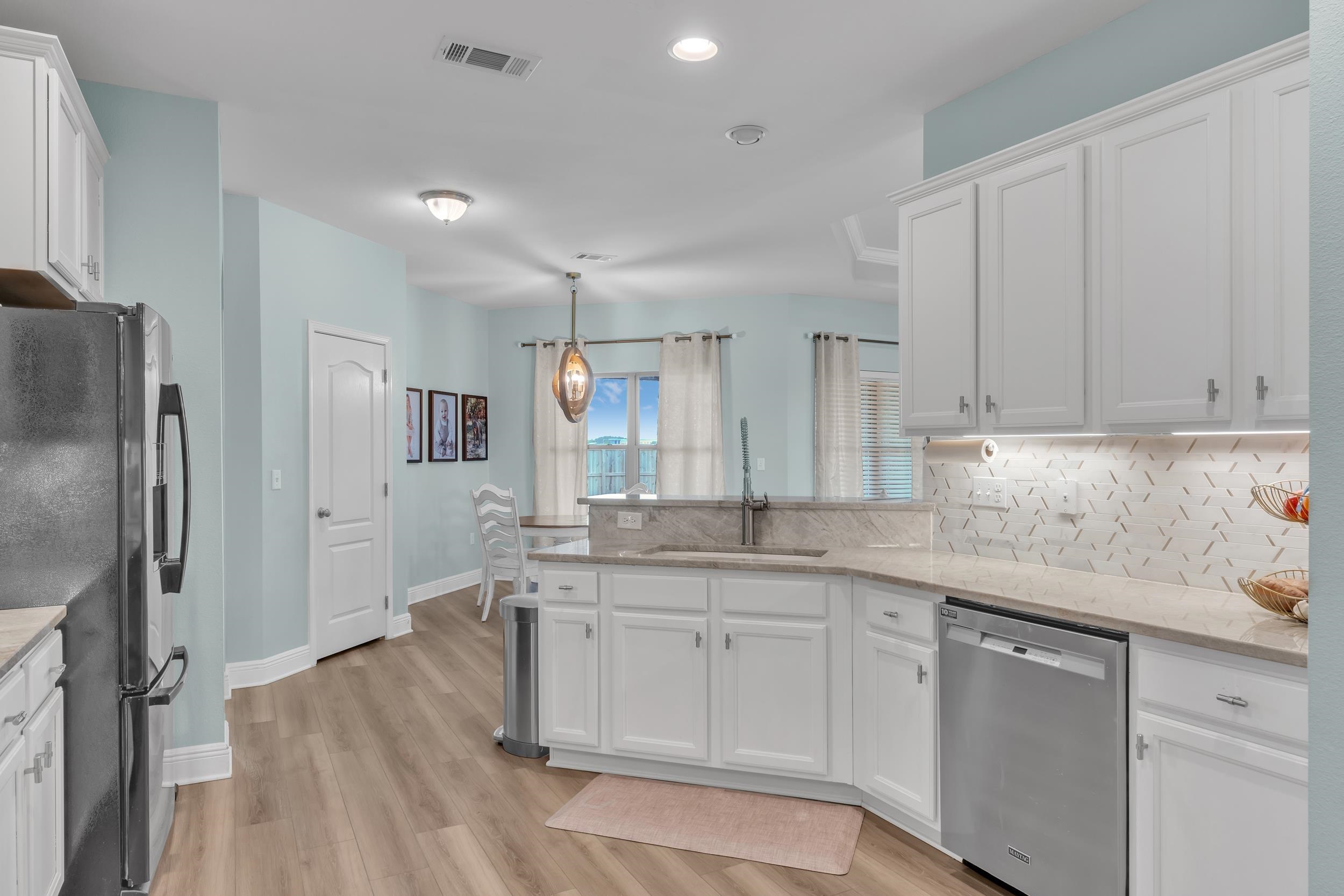 7109 Rocky Rd Loop Gulf Shores, AL 36542 - Photo 16 of 30 Kitchen