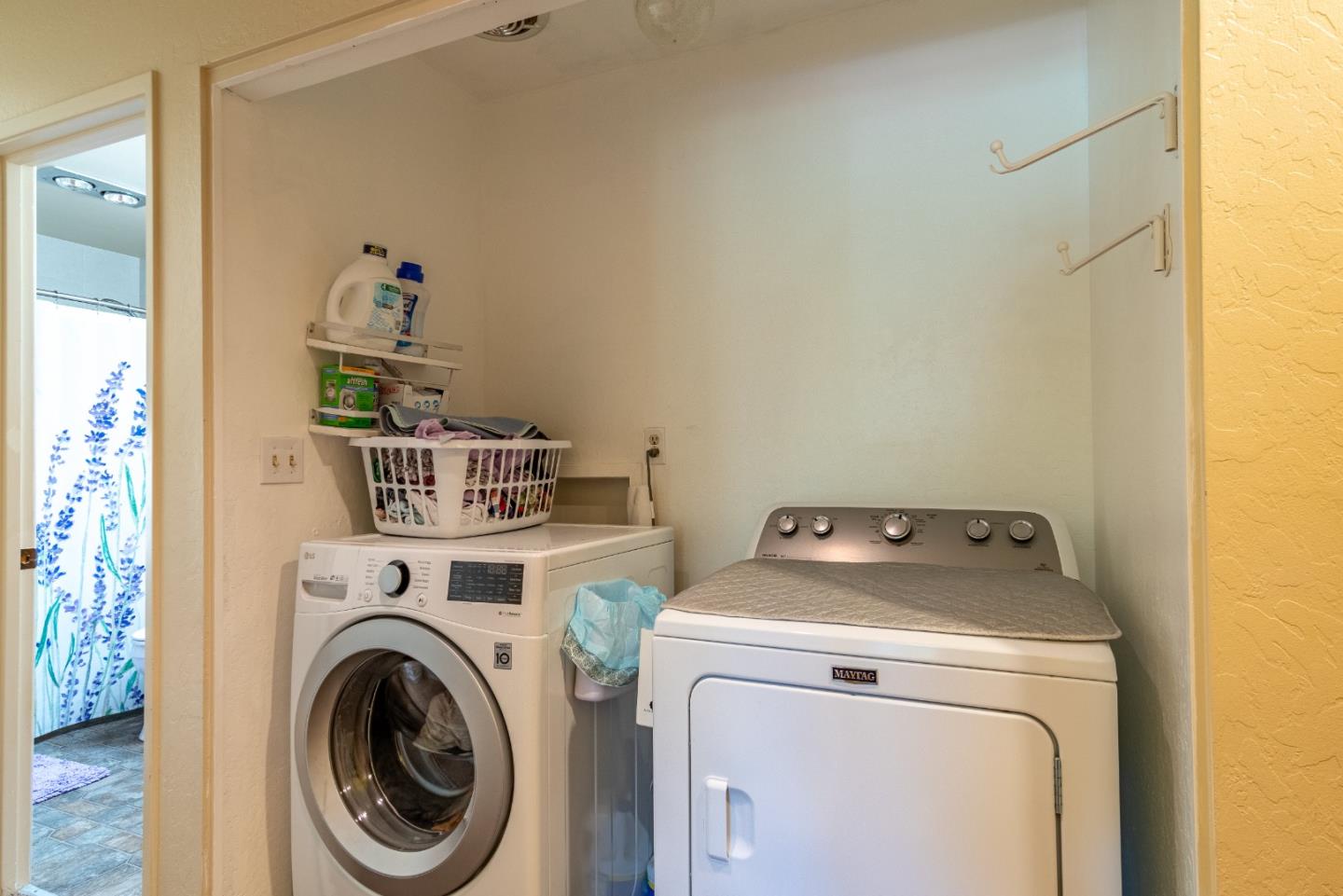161 San Benancio Road Salinas, CA 93908 - Photo 22 of 44 a utility room with dryer and washer