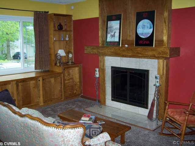 418 Marblethorpe Road Richmond, VA 23236 - Photo 3 of 6 Living Room