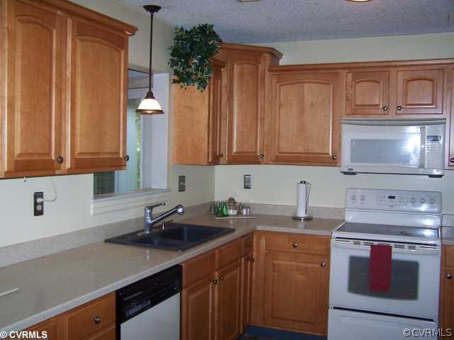 418 Marblethorpe Road Richmond, VA 23236 - Photo 5 of 6 Kitchen