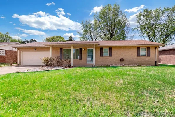 $225,000 | 2122 Hamilton Drive, Granite City, IL 62040