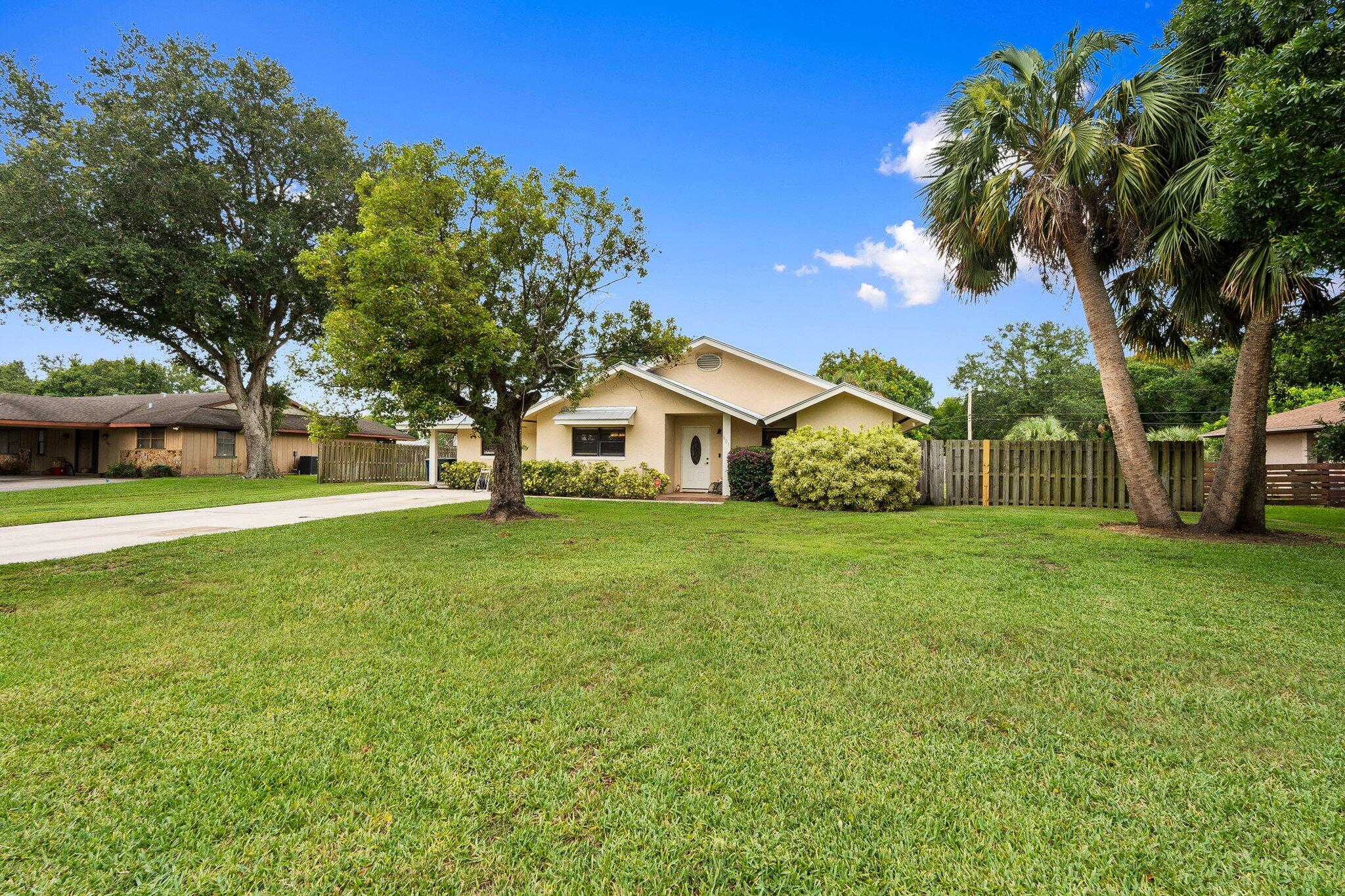 605 Ribaut Road Fort Pierce, FL 34947 - Photo 29 of 35 Front Yard