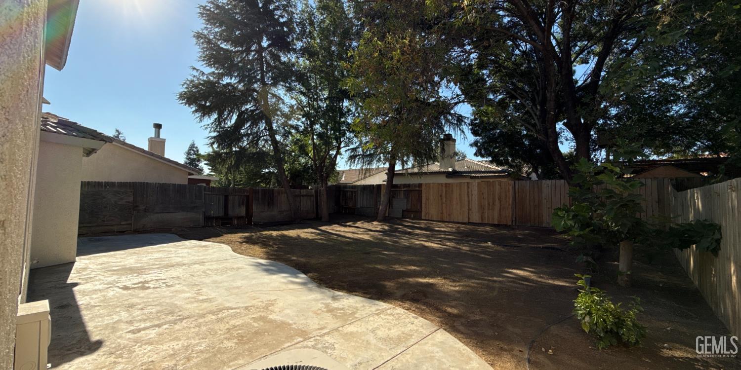 Undisclosed Address Bakersfield, CA 93312 - Photo 19 of 20 a backyard of a house