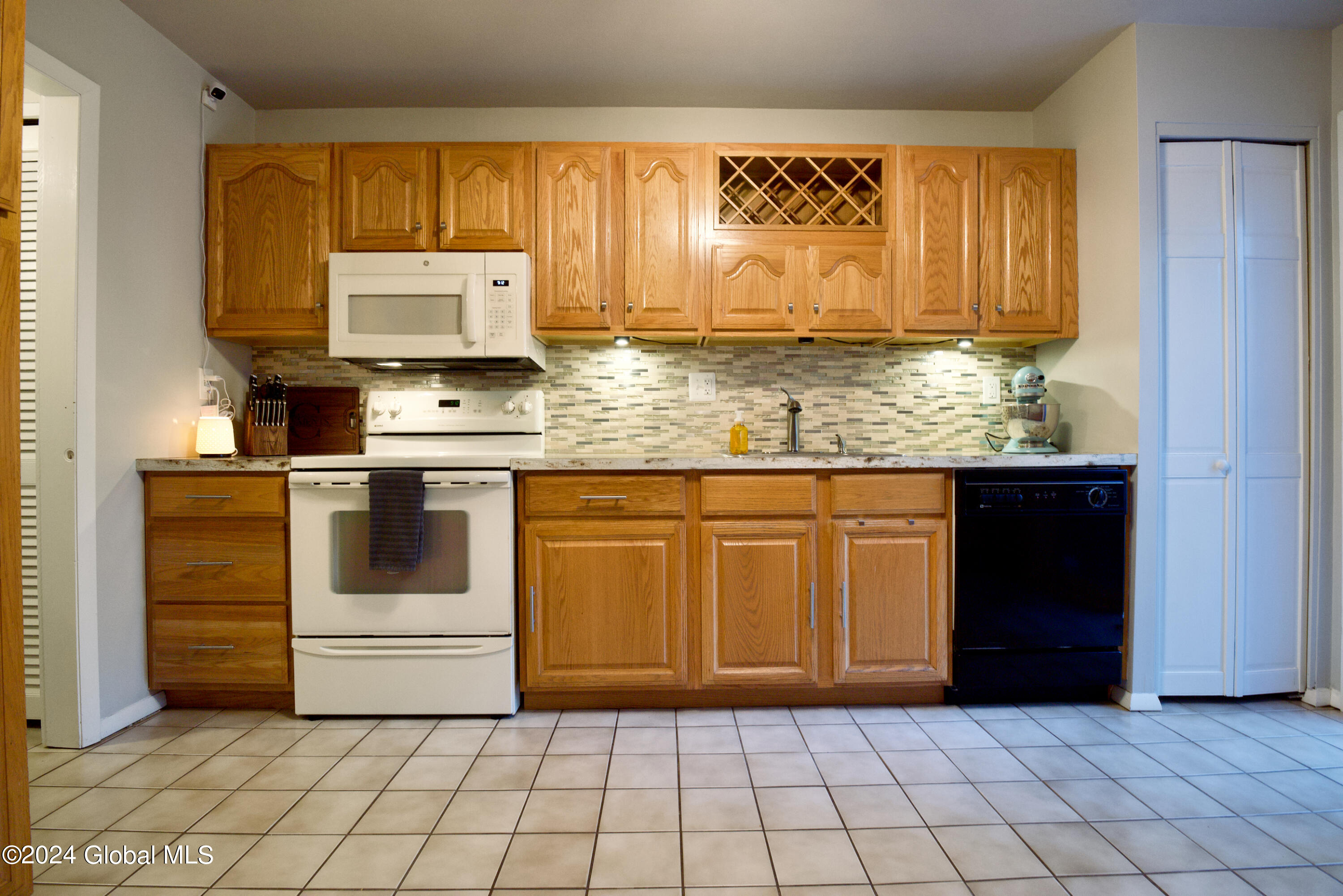 18 Snowberry Road Malta, NY 12020 - Photo 15 of 45 15