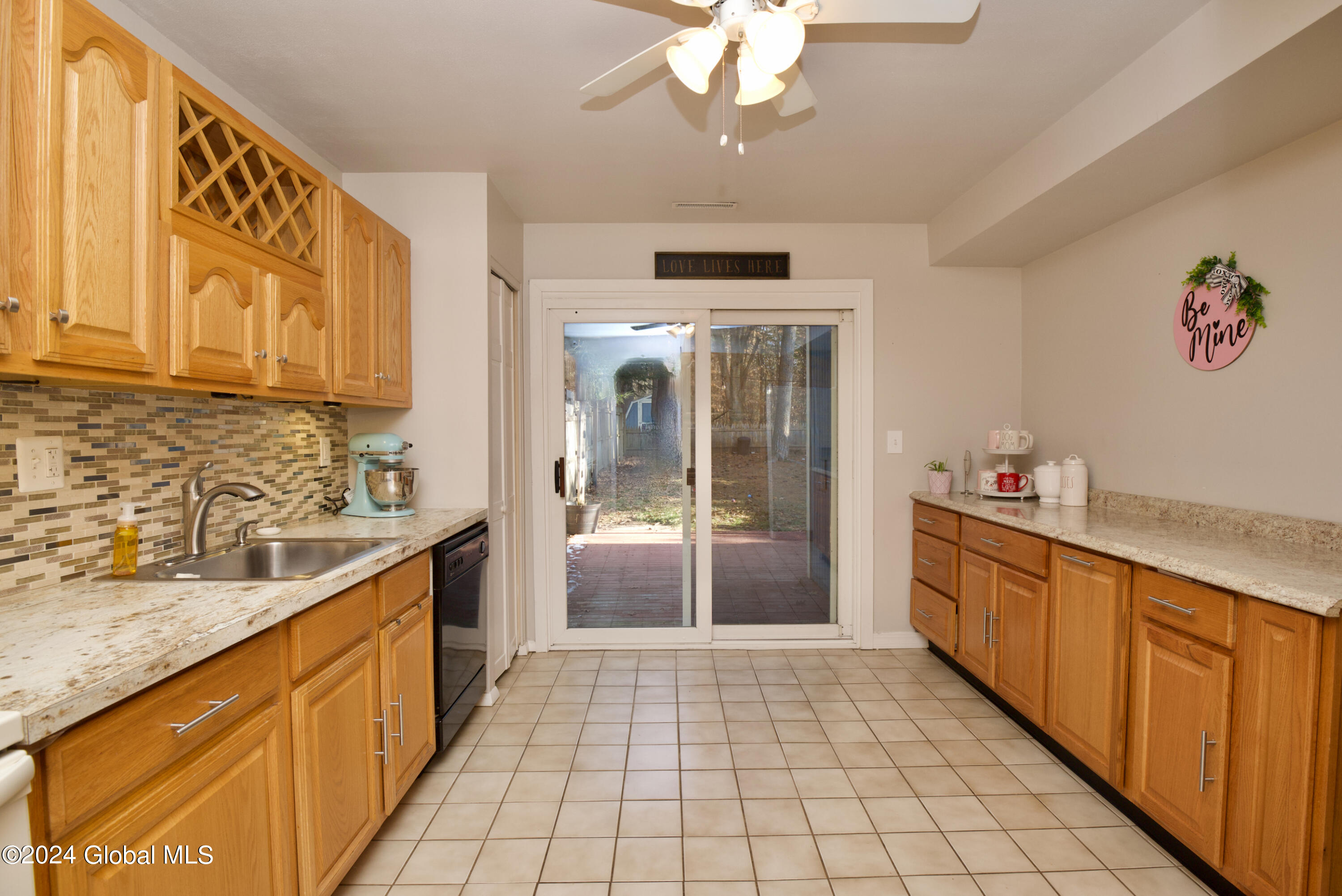 18 Snowberry Road Malta, NY 12020 - Photo 16 of 45 16