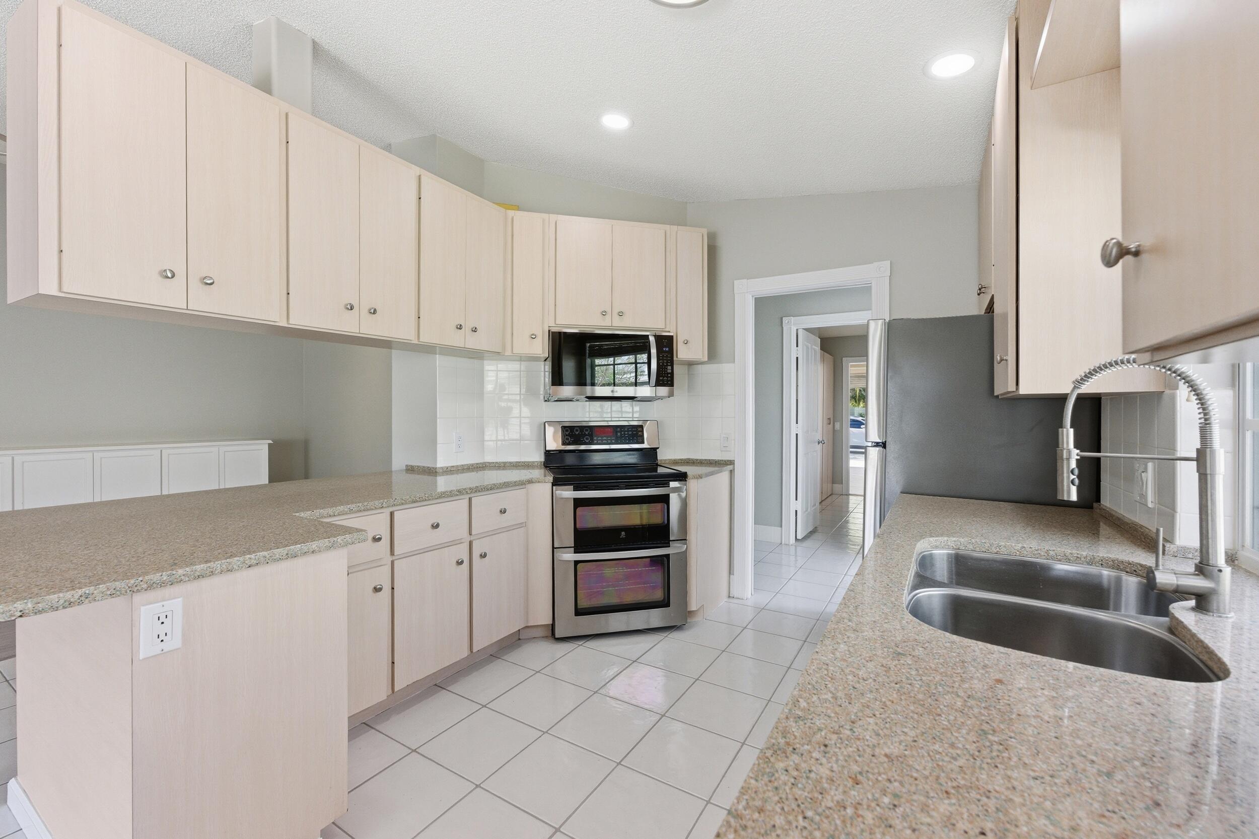 1624 Southwest Waterfall Boulevard Palm City, FL 34990 - Photo 16 of 48 24__jjl6790