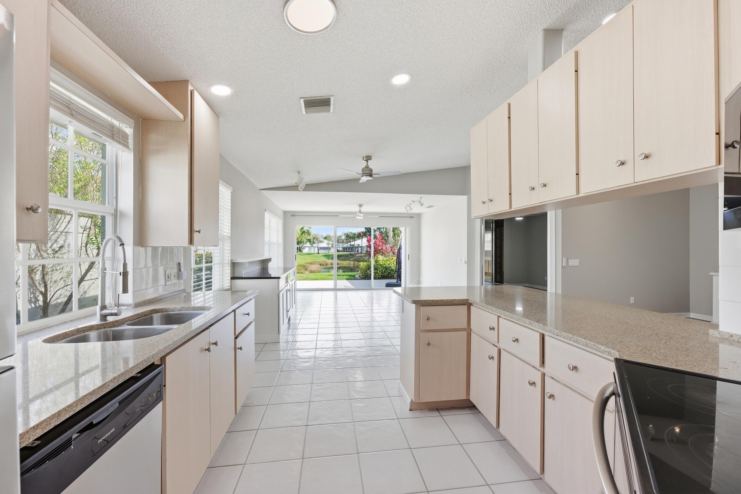 1624 Southwest Waterfall Boulevard Palm City, FL 34990 - Photo 17 of 48 25__jjl6795