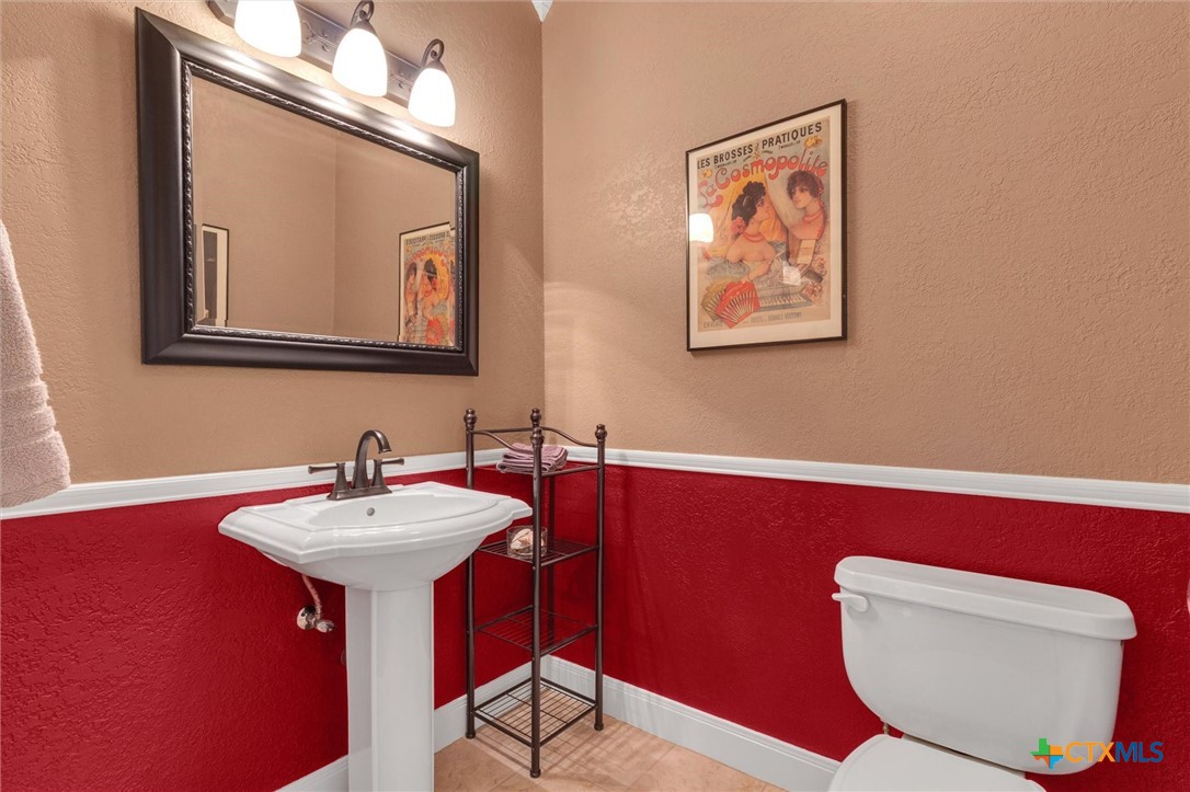 2235 Summit Ridge San Marcos, TX 78666 - Photo 17 of 38 a bathroom with a toilet a sink and mirror