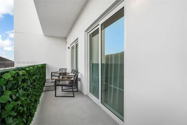 $3,000 | 1938 Jackson Street, Unit 306, Hollywood, FL 33020