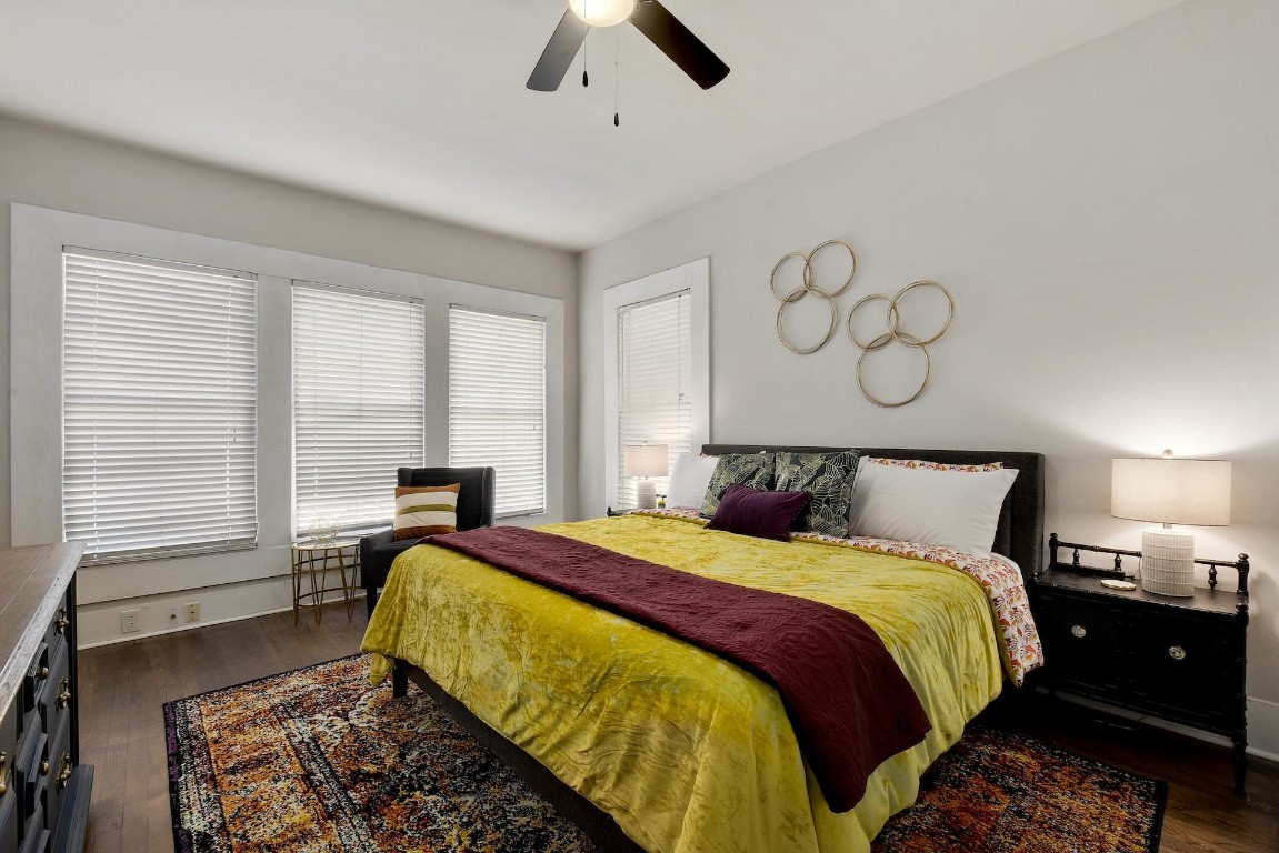 712 East 44th Street, Unit A Austin, TX 78751 - Photo 26 of 40 a bed sitting in a bedroom next to a window