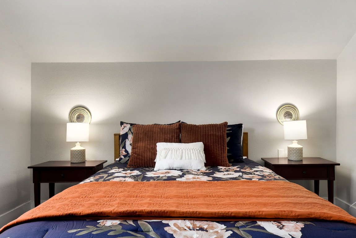 712 East 44th Street, Unit A Austin, TX 78751 - Photo 36 of 40 a bedroom with a bed and a lamp