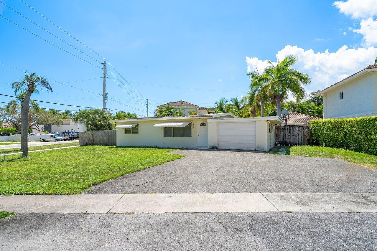 498 Northeast 6th Street Boca Raton, FL 33432 - Photo 2 of 11 002-498Northeast6thAvenue-DelrayBeach-FL