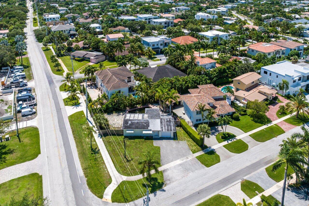 498 Northeast 6th Street Boca Raton, FL 33432 - Photo 5 of 11 005-498Northeast6thAvenue-DelrayBeach-FL