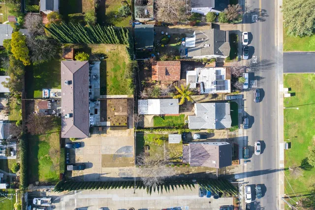 a black and white photo of a picture