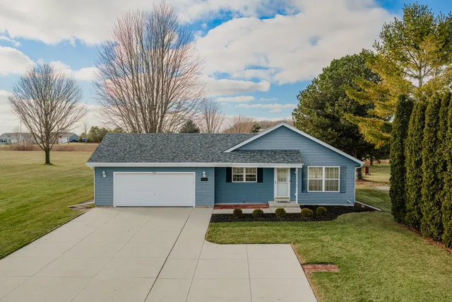 $399,900 | 1711 Airport Drive, Hartford, WI 53027