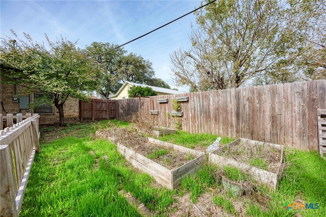 501 North Ridge Street Lampasas, TX 76550 - Photo 40 of 46 a view of a backyard with wooden fence
