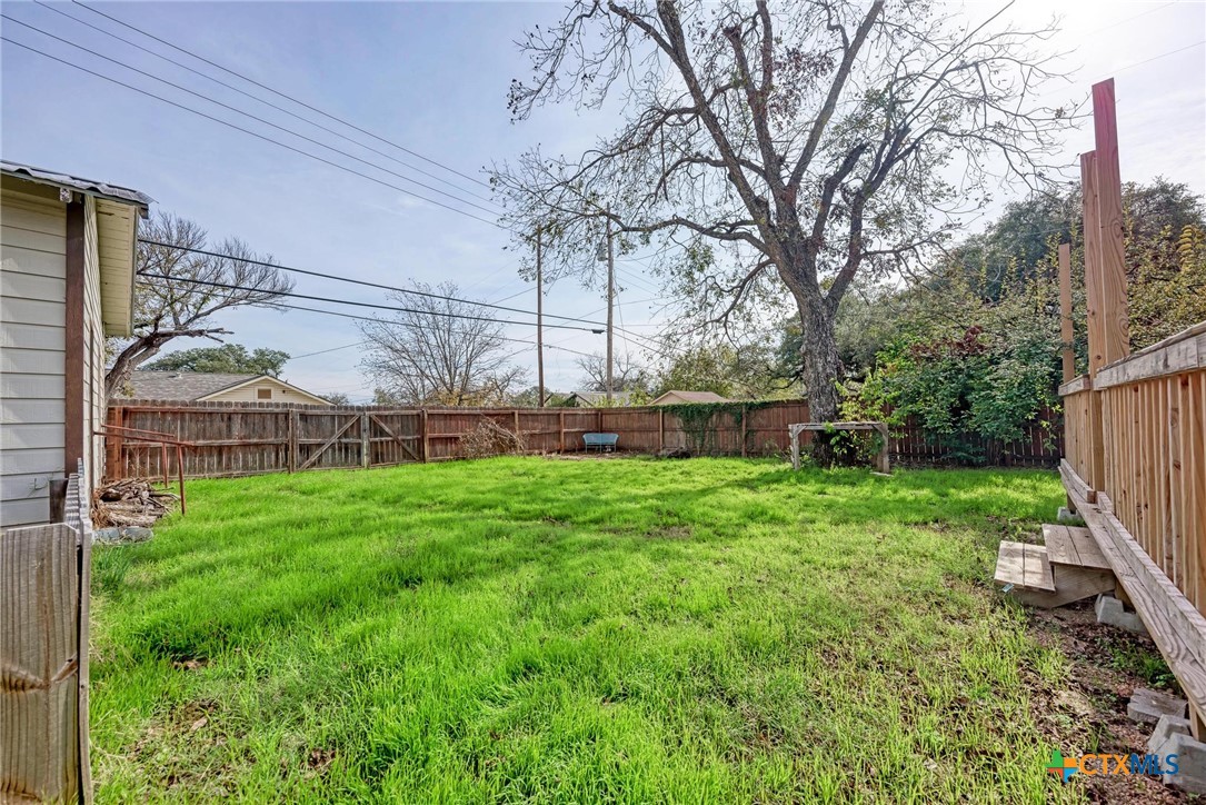 501 North Ridge Street Lampasas, TX 76550 - Photo 42 of 46 a view of yard with green space