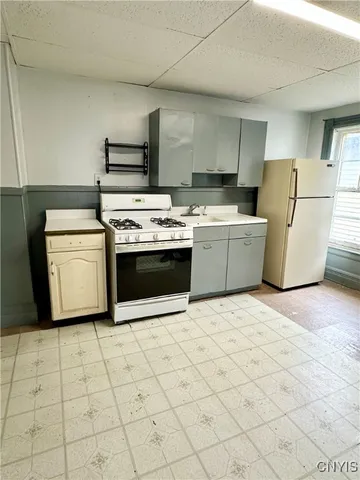 $1,250 | 1112 Lenox Avenue, Unit 2F, Utica, NY 13502