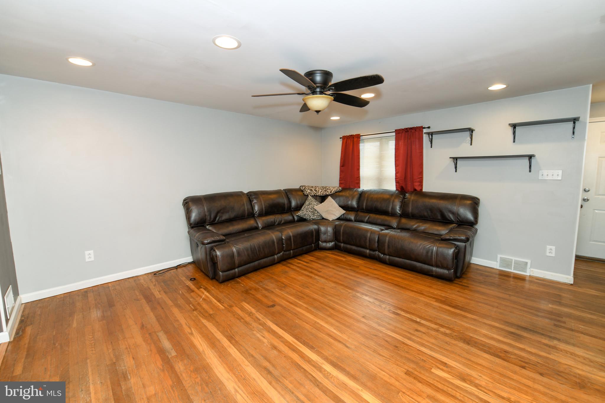458 Jacksonville Road Hatboro, PA 19040 - Photo 4 of 30 Living Room