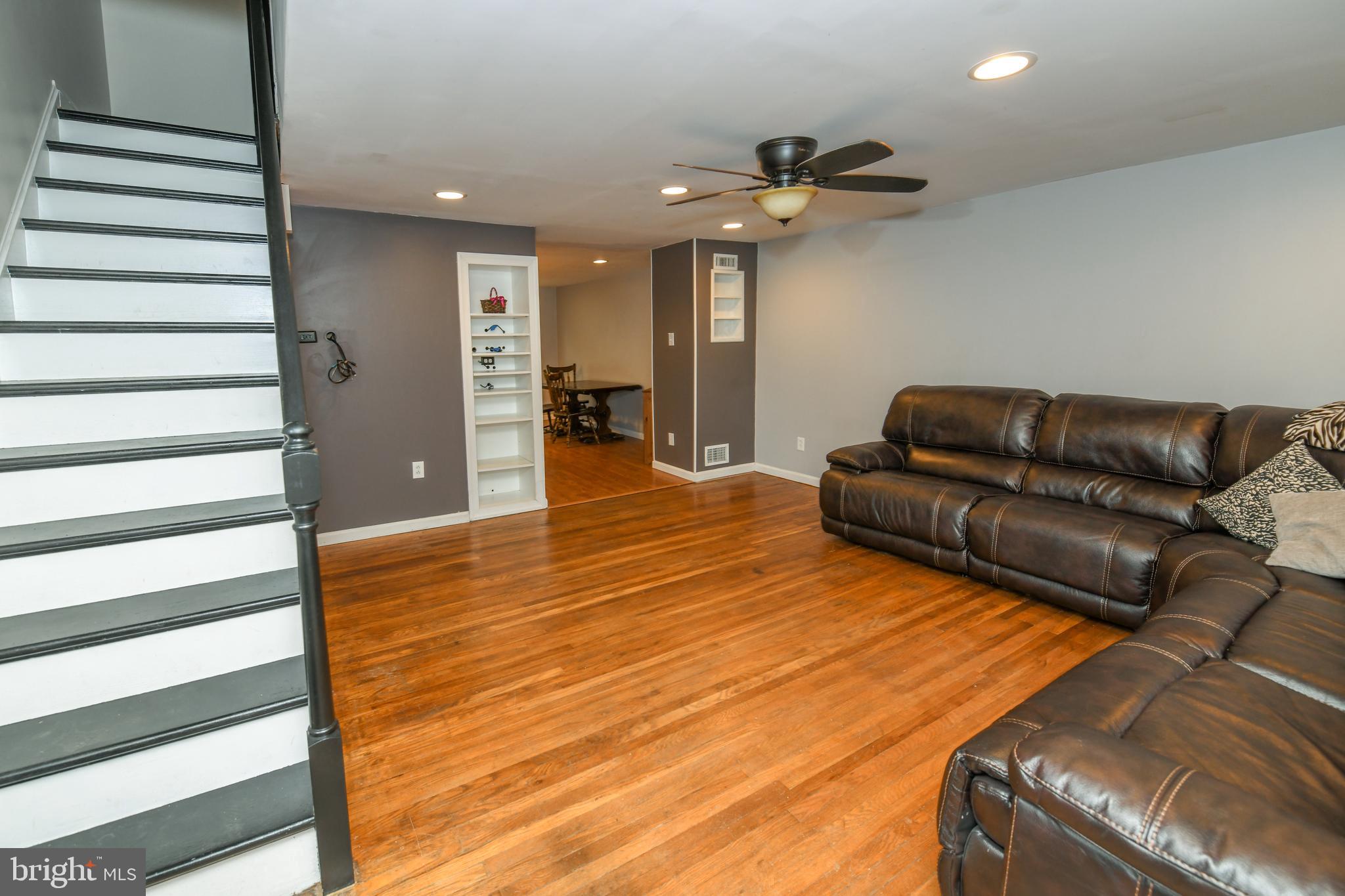 458 Jacksonville Road Hatboro, PA 19040 - Photo 5 of 30 Living Room