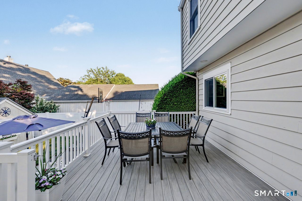 427 Reef Road Fairfield, CT 06824 - Photo 22 of 31