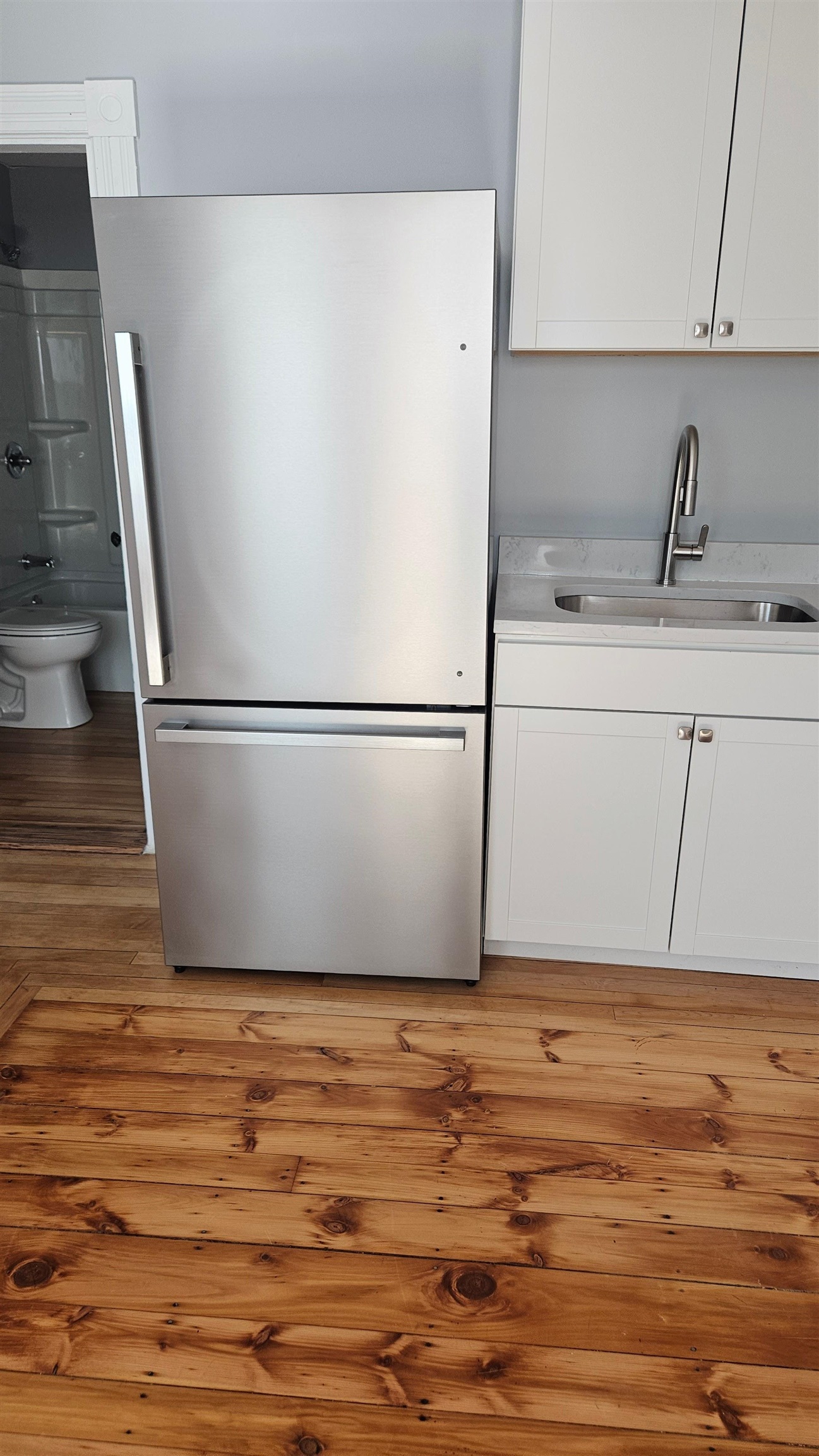 637 Harvard Street Manchester, NH 03103 - Photo 4 of 17