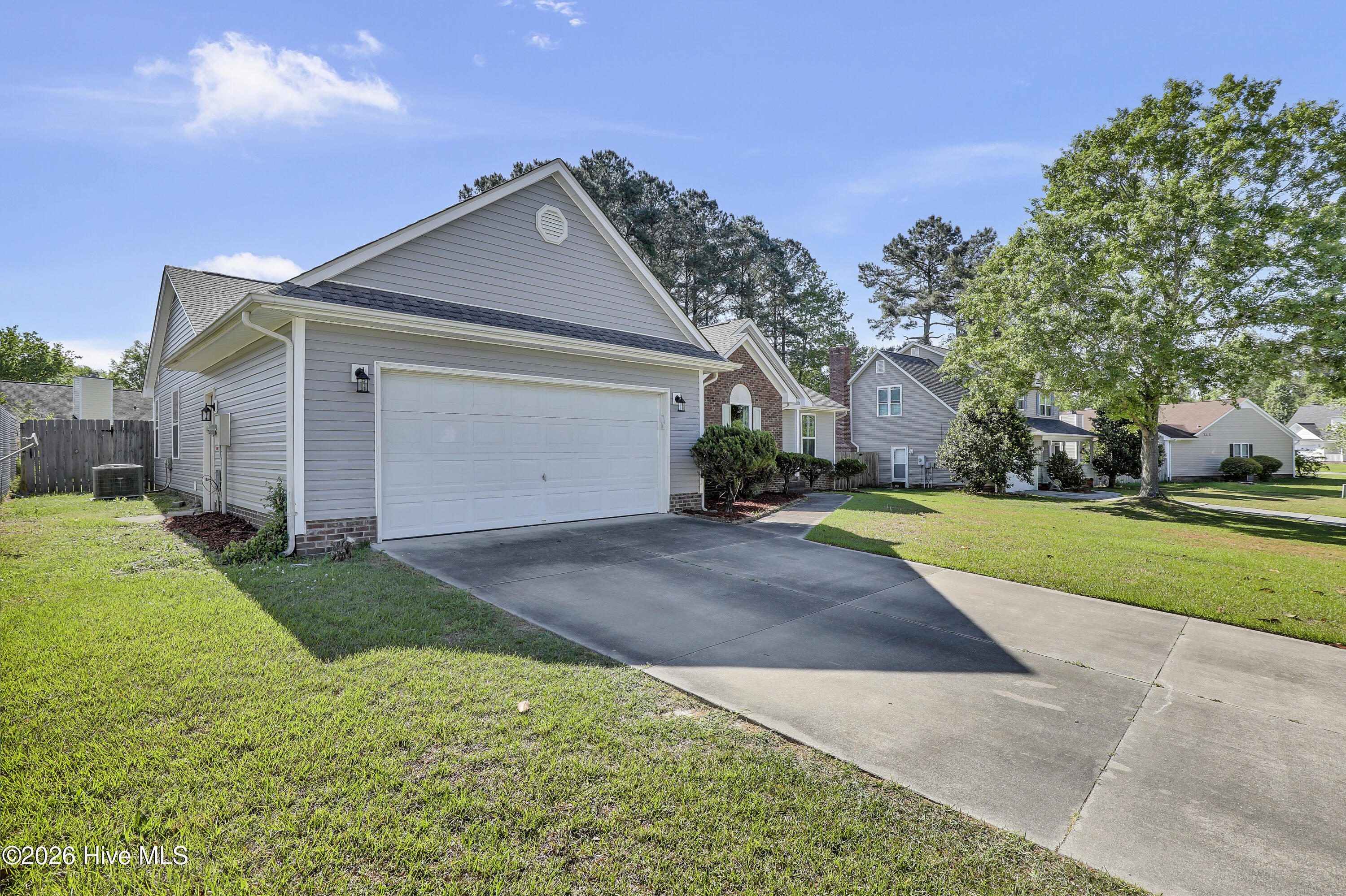 527 Raintree Road Jacksonville, NC 28540 - Photo 3 of 43 527 Raintree Road