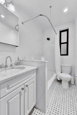 $645,000 | 350 East 77th Street, Unit 1H | Lenox Hill