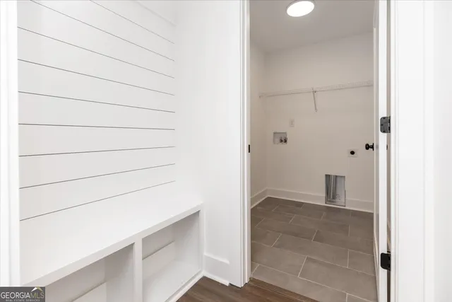 a view of an empty walk in closet